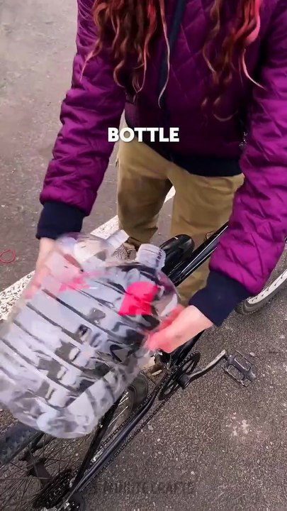 Simple Bottle Hack To Keep Bike Seat Dry 🚴💡