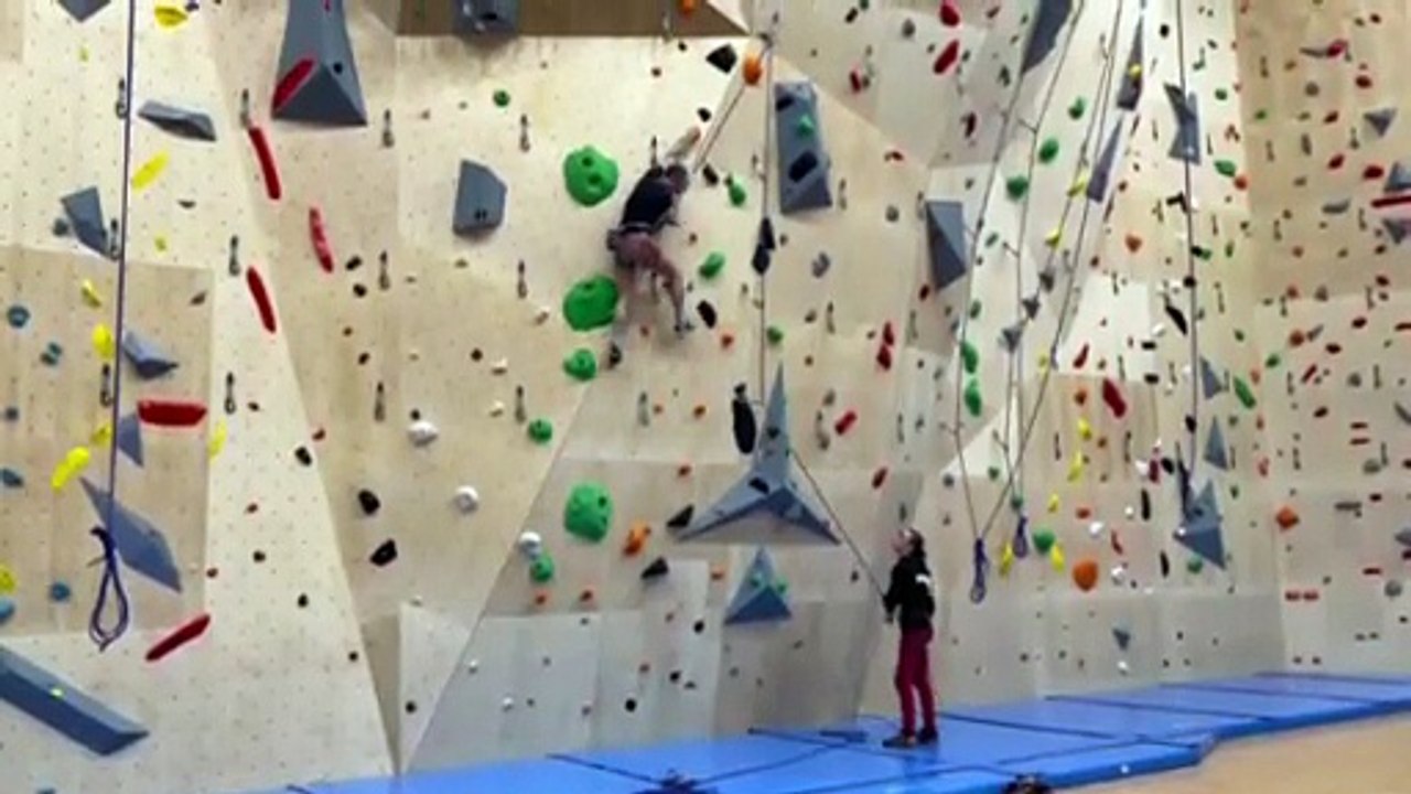 Saint-Cast-le-Guildo - un nouveau mur d'escalade au complexe Yves-de-Manoir