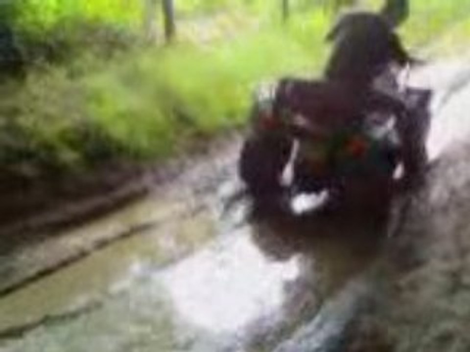 petit tour en quad dans la boue