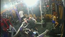 Video | Joven falleció mientras realizaba ejercicio en gimnasio: esto se sabe
