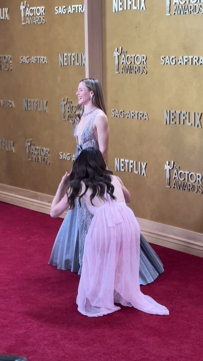 "Nobody Wants This" stars and real life besties Kristen Bell and Jackie Tohn were the cutest duo on the Actor Awards red carpet in LA