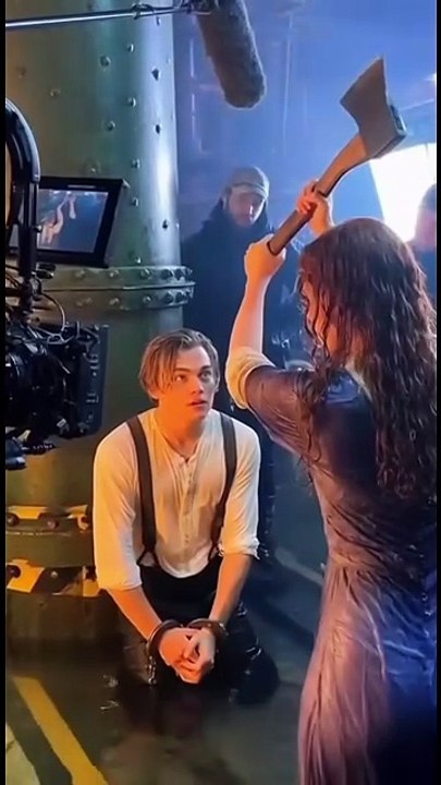 Titanic Rose Tries to Free Jack with the Axe ... is a Ai video! Attention!