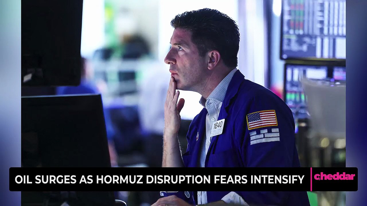 Oil Surges as Hormuz Disruption Fears Intensify