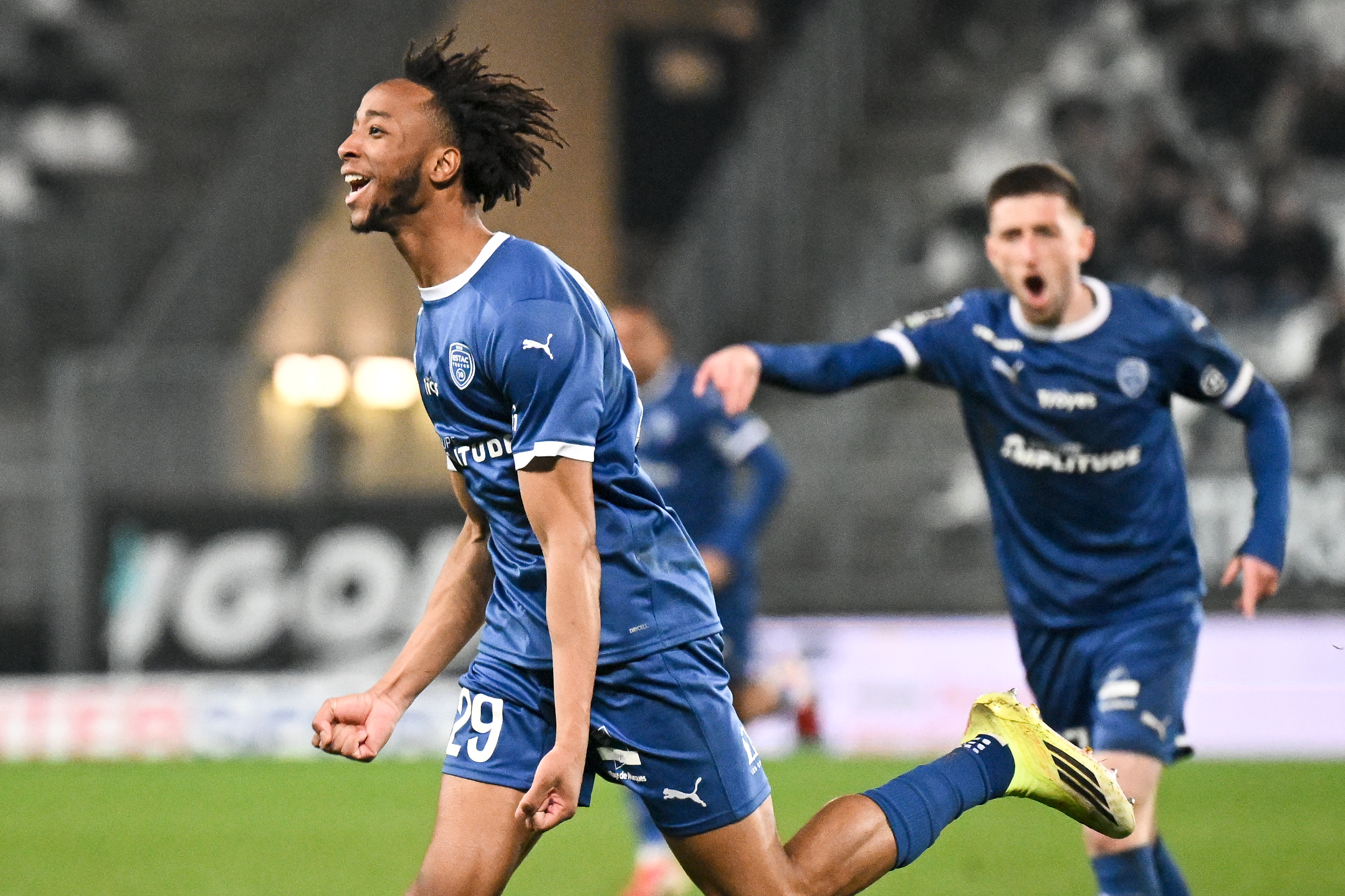 Ligue 2 : Festival de Troyes qui reprend la tête à Amiens