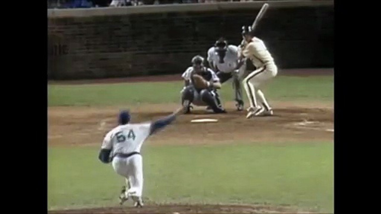 Craig Biggio (HOU) hits a home run off Rich Gossage, his first in the Majors (8/22/88)