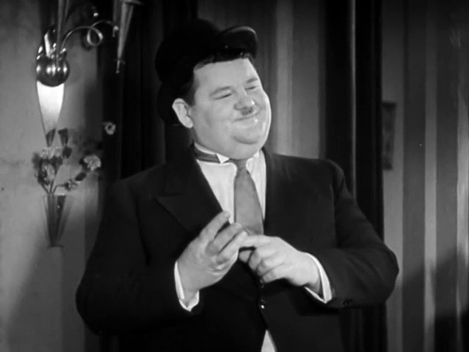Skeletons in the Spotlight (1931 Classic Comedy)