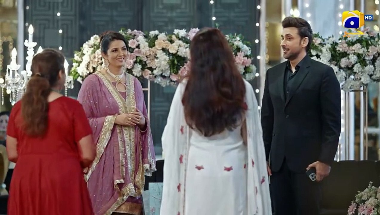 Dress Change Kyun Kiya 😳 Sara Aapi Har Pal Geo