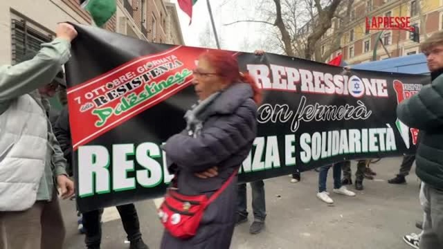 Roma: presidio di protesta dei sostenitori del regime dell'Iran davanti all'ambasciata Usa a via Veneto