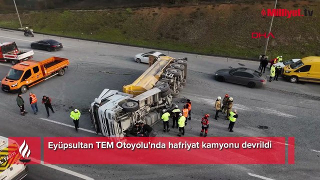 Eyüpsultan TEM Otoyolu'nda hafriyat kamyonu devrildi
