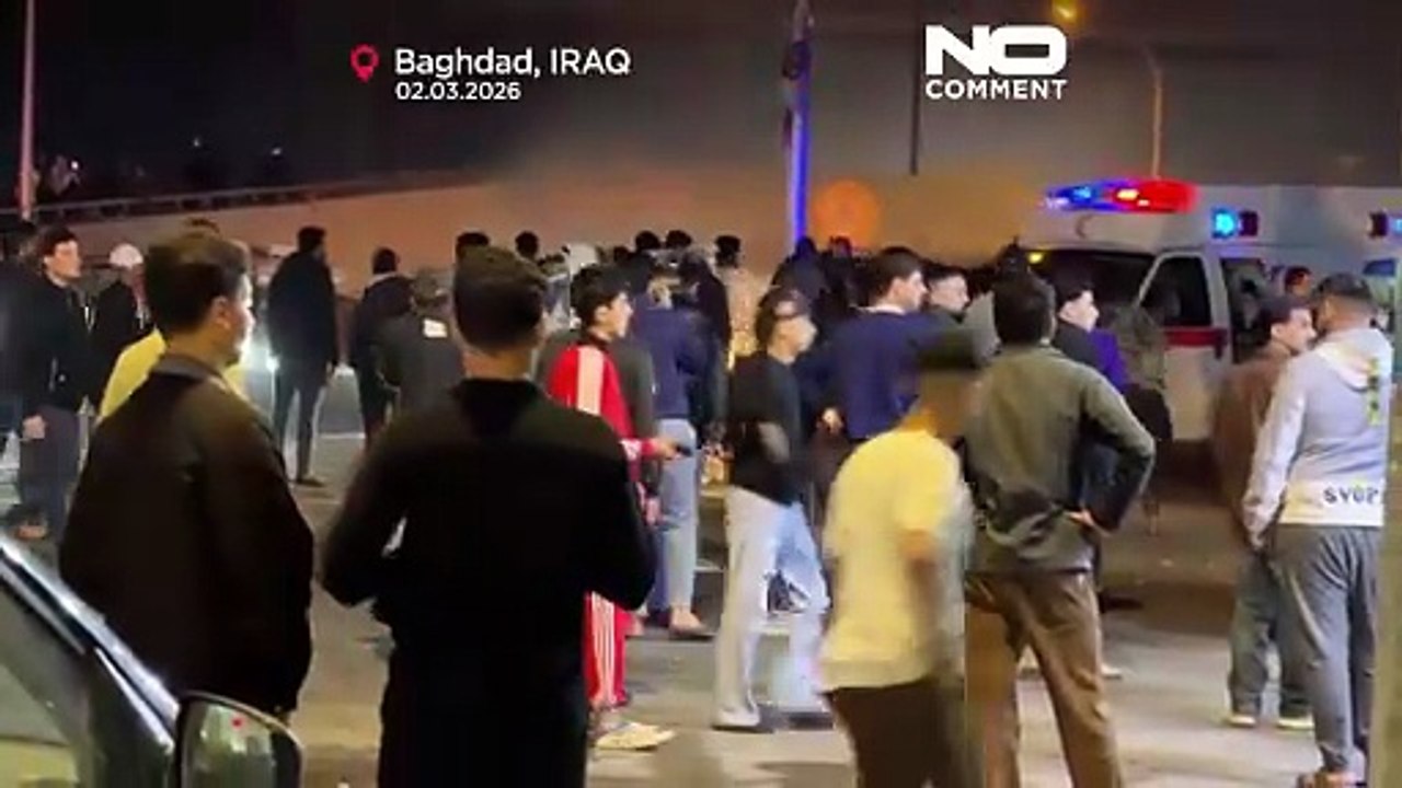 پلیس عراق نزدیک سفارت آمریکا در بغداد به معترضان حامی ایران گاز اشک‌آور شلیک کرد