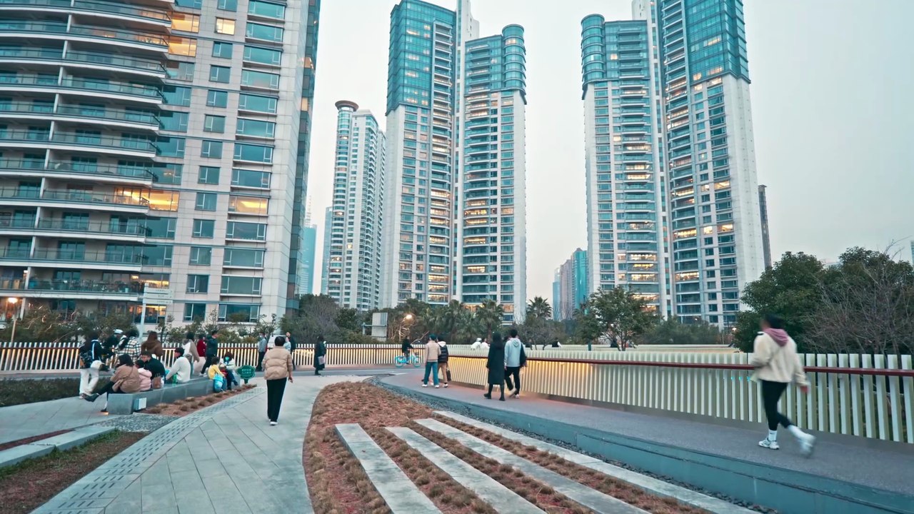 Shanghai Pudong Evening Stroll: Huangpu River Golden Hour POV Walk (4K)