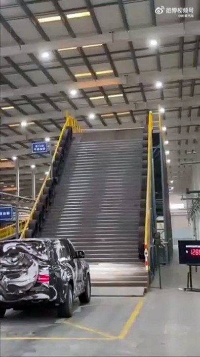 BYD Yangwang U8 Prototyp vor Technik-Event enthüllt