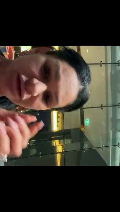 Turistas españoles en el hotel en Dubái