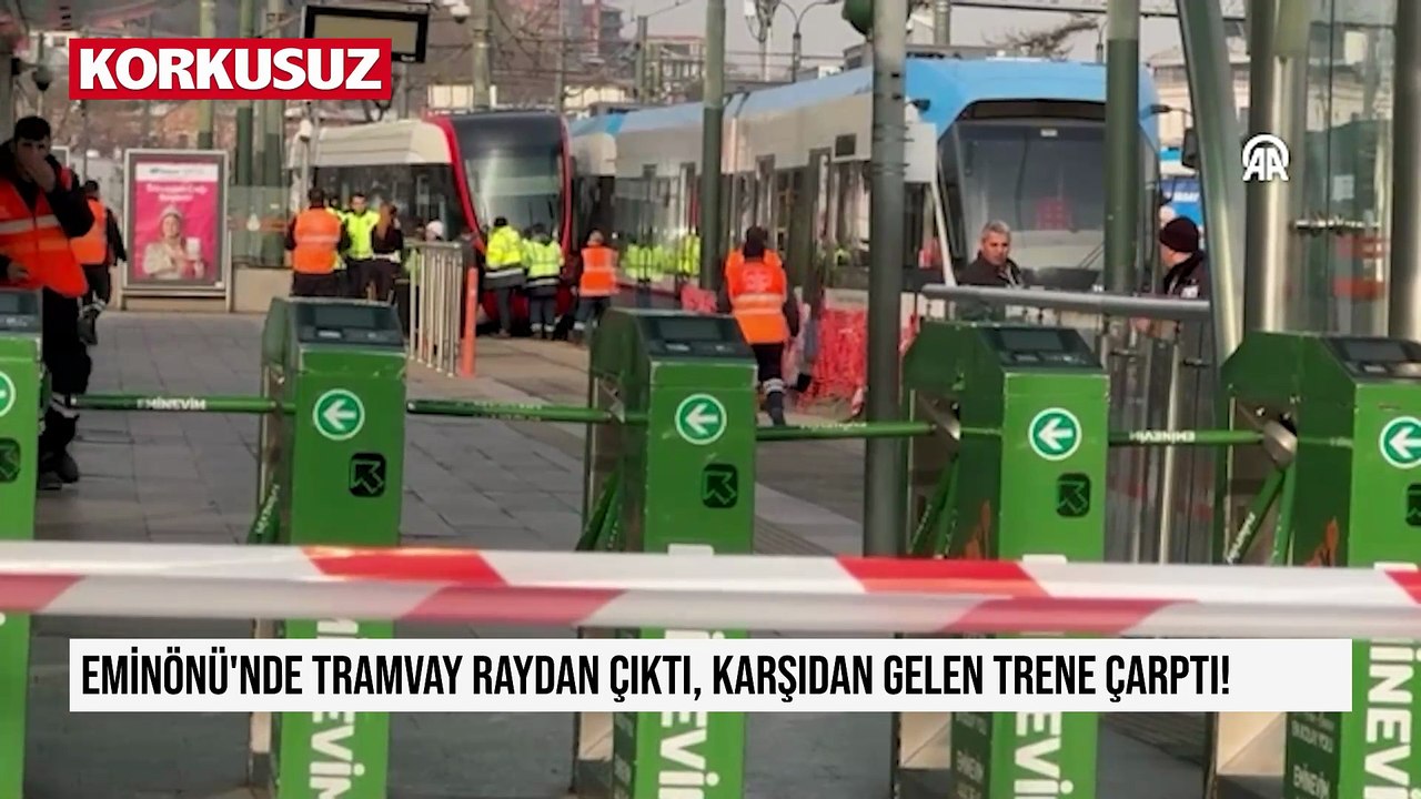 Eminönü'nde tramvay raydan çıktı, karşıdan gelen trene çarptı!