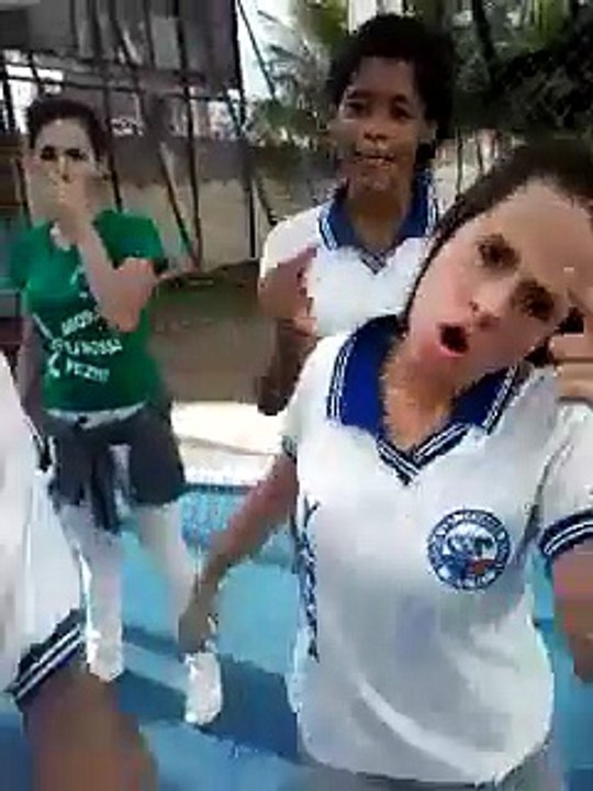 minha amigainhas vcs muito coias feia !! To com chatinha rs