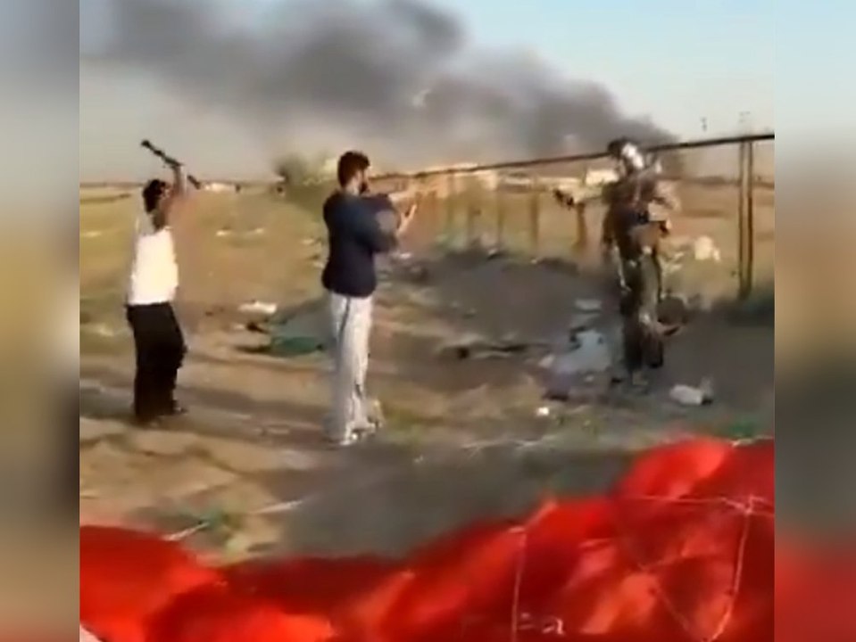 Gefährliche Szene: US-Pilot wird von Zivilisten konfrontiert