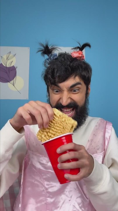 The noodle hack every kitchen needs! 🍜✨ #foodhacks #comedy