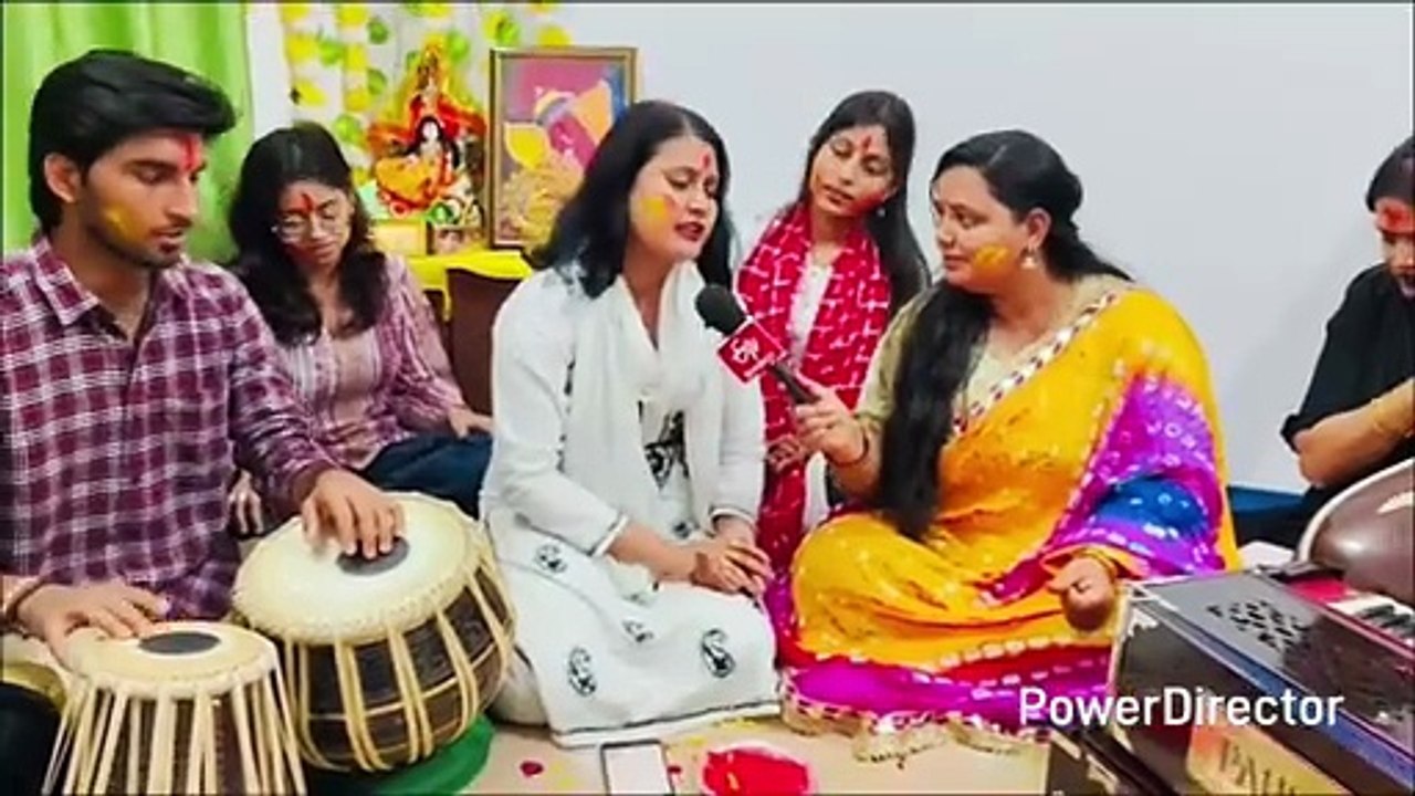 वाराणसी: भांग, पान, ठंडई और संगीत के साथ रंगों में घुली बनारसी होली की बात ही अलग है