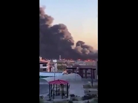 Iran, colpito l'aeroporto di Teheran: l'attacco e le esplosioni - Video