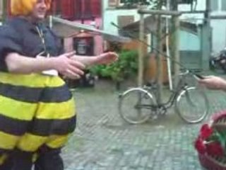 Maya danse la salsa !