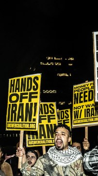 Ciudadanos protestan en distintas ciudades de EE UU en contra de la guerra en Irán