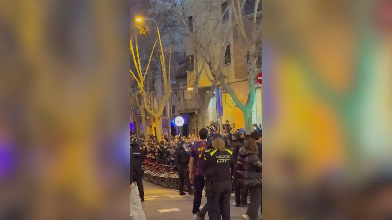 Cánticos con insultos al Real Madrid en la previa del FC Barcelona - Atlético de Madrid