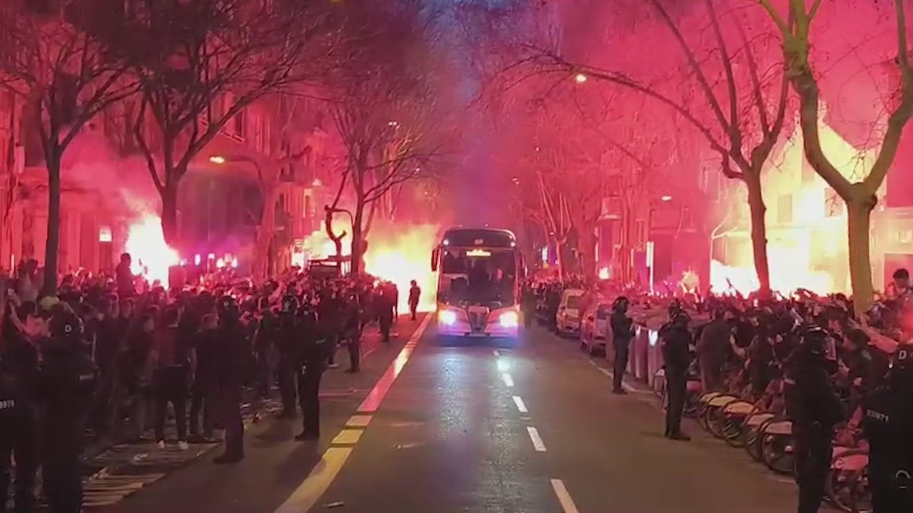 Brutal y épico recibimiento de Atlético y FC Barcelona al Camp Nou