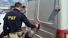 Carga de vinhos é apreendida pela PRF na BR-369, em Cascavel
