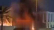 El consulado de Estados Unidos en Dubái en llamas después del ataque de drones