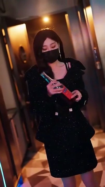 (71) After getting married, she hollowed out her sincerity, but in exchange for a cold eye, she divorced, she left the country for 3 years, completely let go of her obsession, and when they met again, her ex-husband suddenly repented, humbled, bowed her h