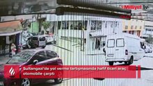 Sultangazi’de trafik kavgası kamerada! Tartışma kazaya dönüştü, 5 kişi araçtan inip kaçtı