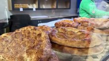 Yapımı 6 saat sürüyor! Trabzon'da ekşi mayalı Ramazan pidesi mesaisi