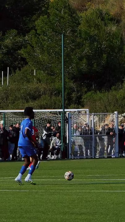 Christ Batola ! 🔵Décisif en 8e de Gambardella avec @ESTAC Troyes face à l’Olympique Rovenain. #troyes #batola #lerove #gambardella