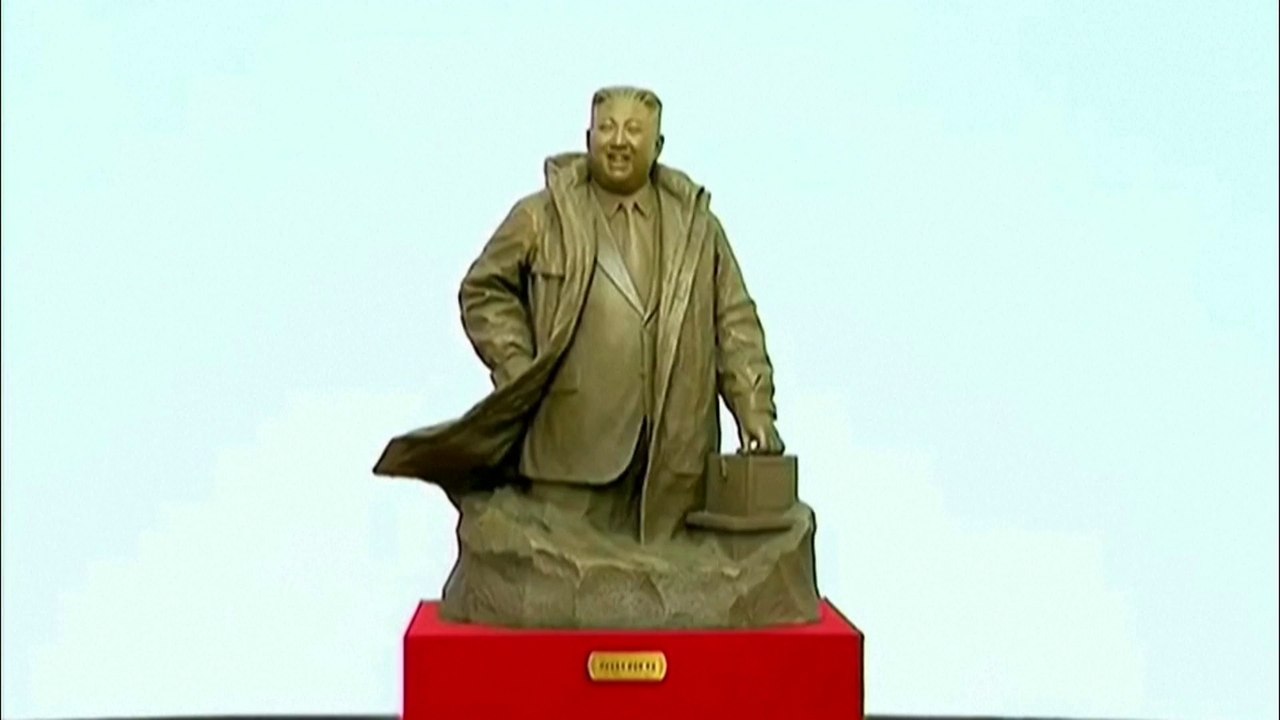 Corée du Nord : cette improbable statue de Kim Jong-un en train d'appuyer sur un bouton de mise à feu vient d'être inaugurée