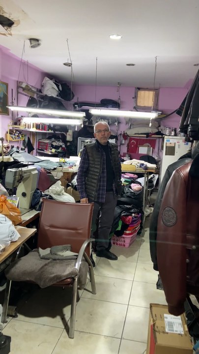 Deri Montlar %50 Daha Ucuz Kürk ve Deri İmalatı Mont Yelek Şapka İmalatı Tamiri Telefon Aşağıda