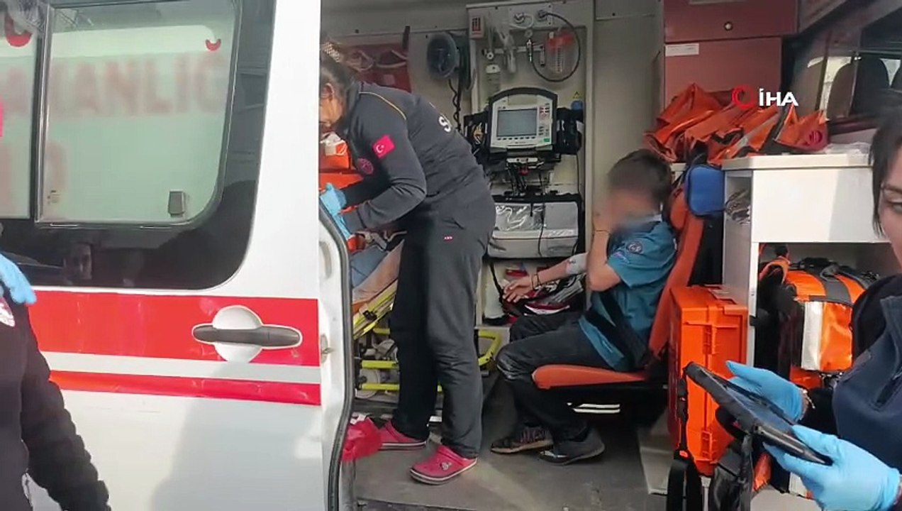 Antalya'da motosiklet ve elektrikli bisiklet çarpıştı 3'ü çocuk 4 kişi yaralandı