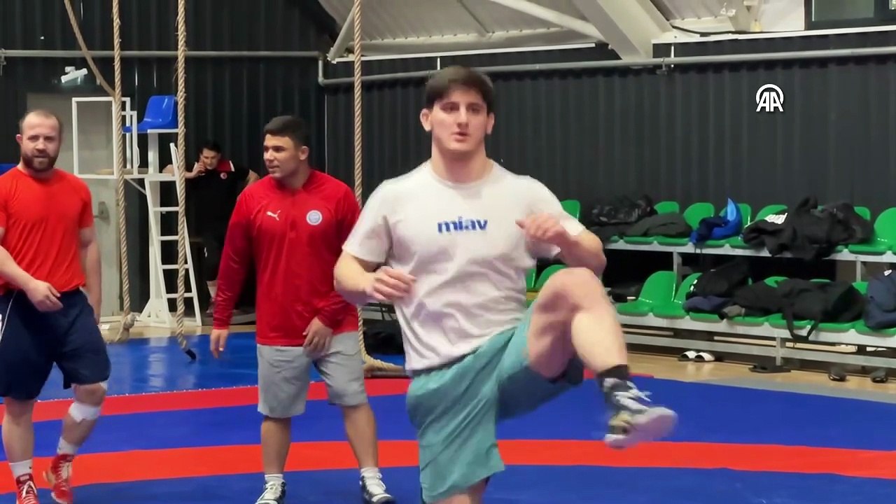 Milli güreşçi İbrahim'in hedefi 23 yaş altıdan sonra büyüklerde Avrupa şampiyonluğu: | Ajansspor | AA