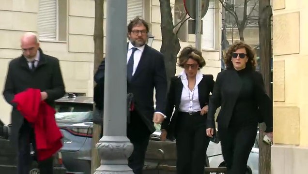 Sonsoles Ónega, completamente rota, en el último adiós a su padre, Fernando Ónega