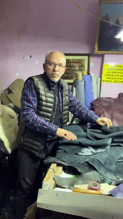 Deri Montlar %50 Daha Ucuz Kürk ve Deri İmalatı Mont Yelek Şapka İmalatı Tamiri Telefon Aşağıda