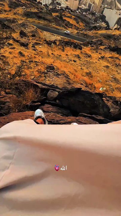 Тот момент, когда сидишь наедине со своими мыслями, чувствуешь пустоту, покручивая, моменты из с