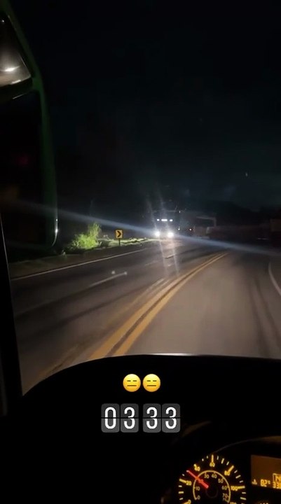 Acidente entre duas carretas interdita os dois sentidos da BR-381 em MG