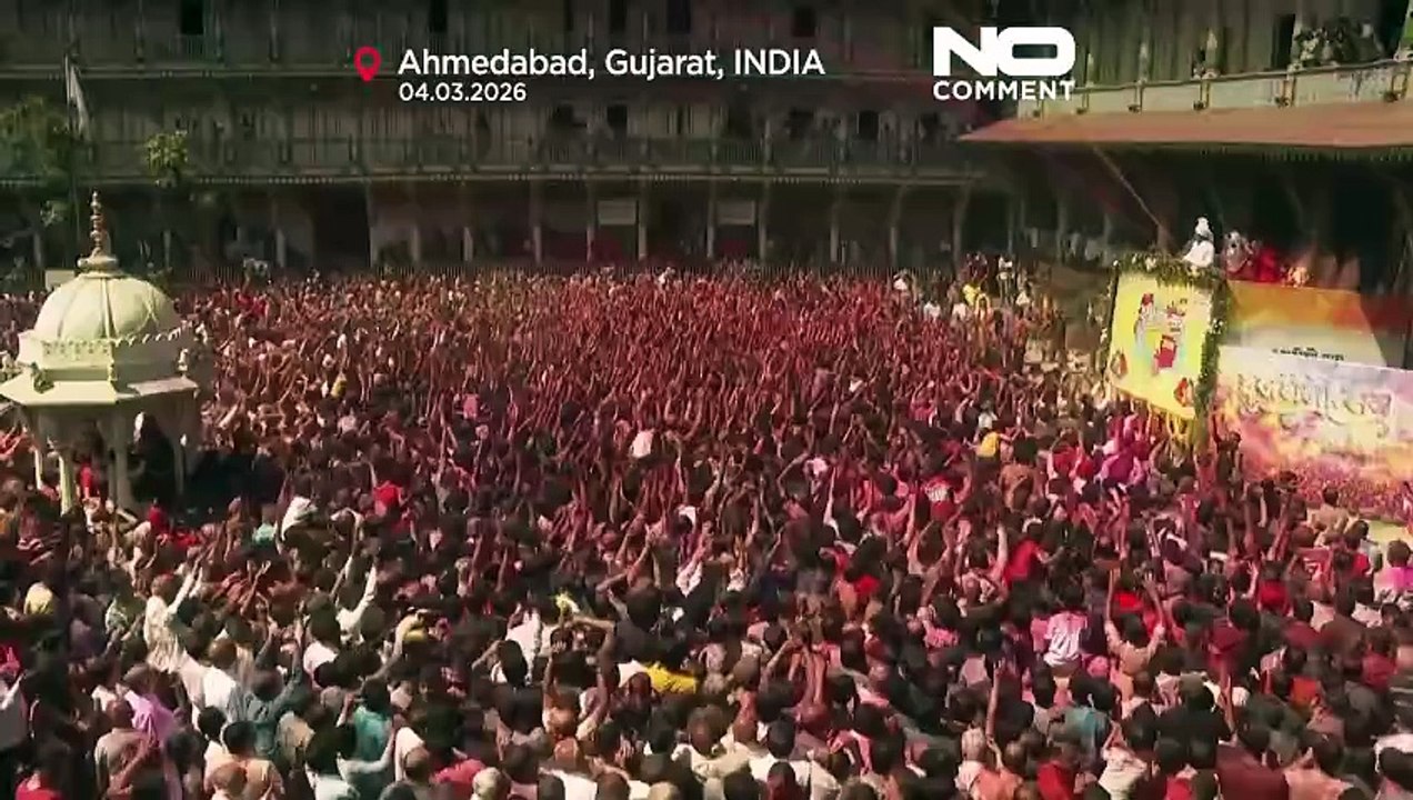 Indien: holi-fest lockt massen und taucht das land in farbe