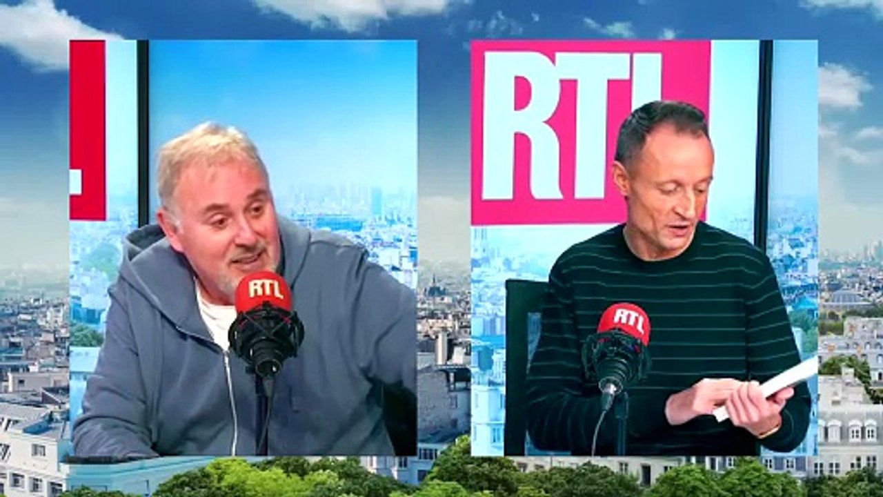 Philippe Risoli tente son fameux lancer de micro