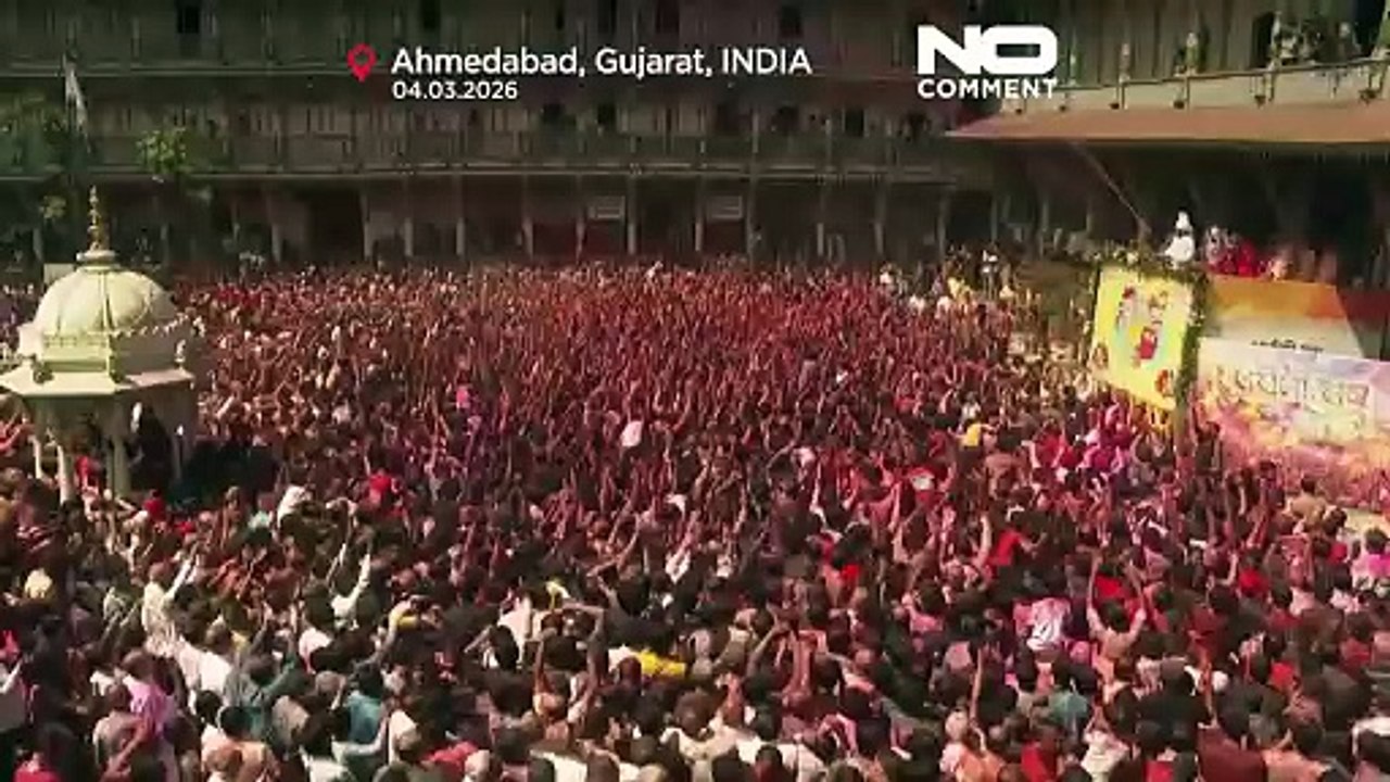 India, il festival di Holi porta colori e folle in tutto il Paese