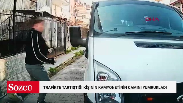 Trafikte tartıştığı kişinin kamyonetinin camını yumrukladı; o anlar kamerada