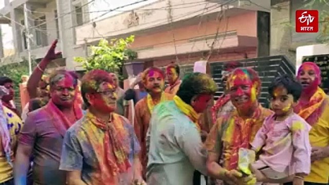 Holi 2026 : पिंकसिटी में जमकर उड़ा गुलाल, कहीं चंग-ढाप तो कहीं डीजे की धुन पर थिरके युवा, विदेशी मेहमान भी रंगों से सराबोर