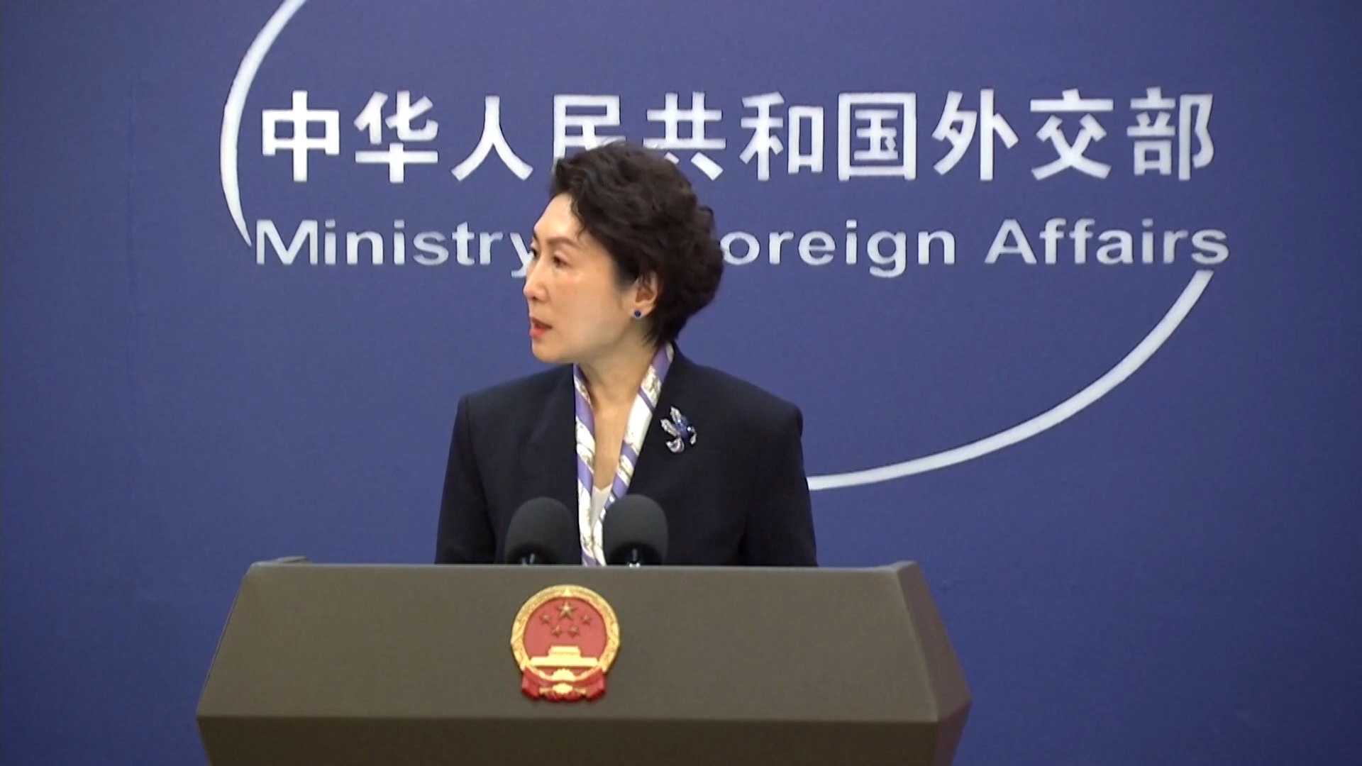 "El comercio no debe ser utilizado como arma ni como instrumento", afirm� hoy en rueda de prensa la portavoz jefa del Ministerio chino de Exteriores, Mao Ning, en respuesta a preguntas sobre las declaraciones del mandatario estadounidense del d�a anterior, en las que calific� a Espa�a como un alidado "terrible" y en las que amenaz� con "cortar todo el comercio" con este pa�s e incluso imponer un embargo.