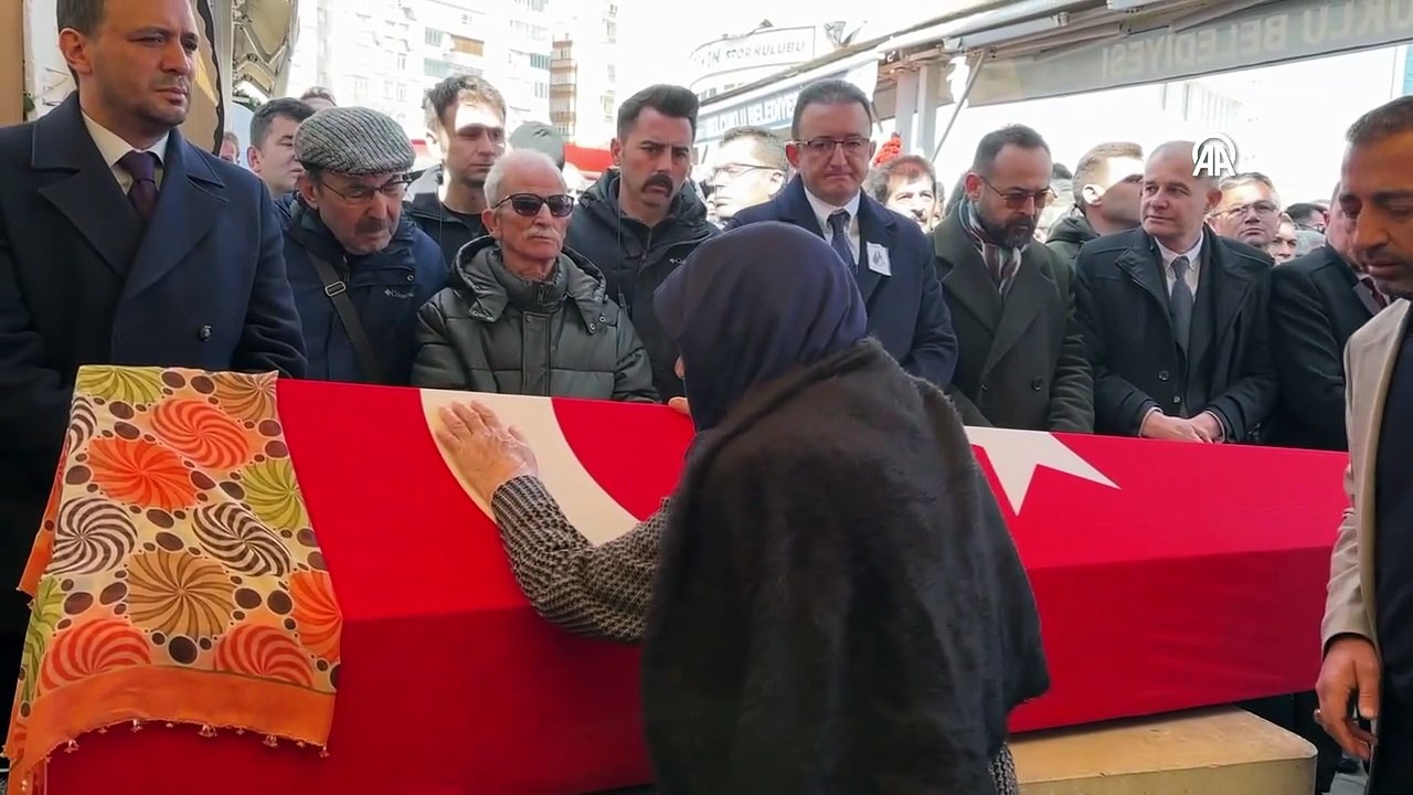 İstanbul'da öğrencinin bıçaklı saldırısında yaşamını yitiren öğretmenin cenazesi Konya'da defnedildi