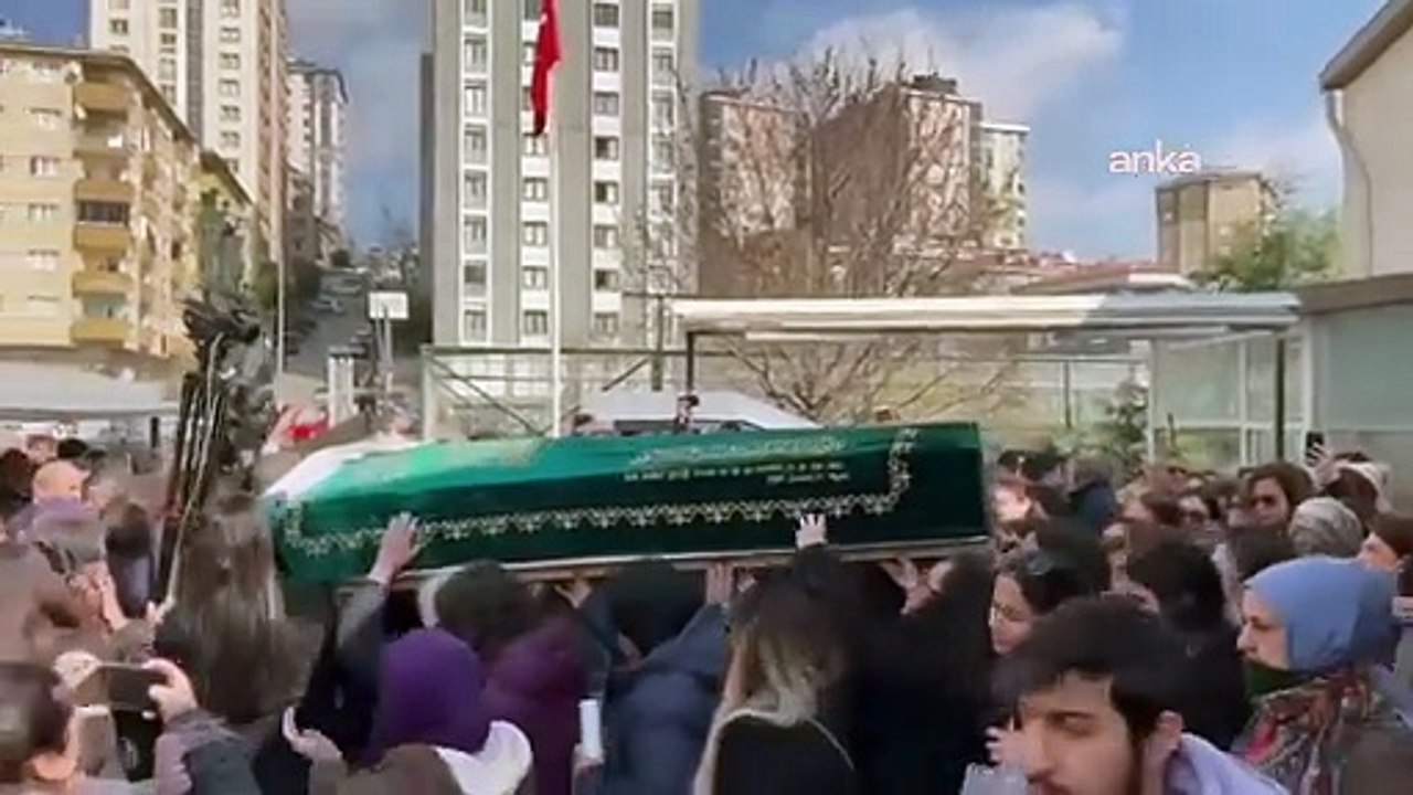Fatma Nur Çelik ve kızını kadınlar uğurladı