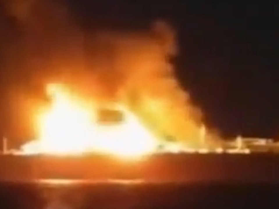 Explosionen im Mittelmeer: Russischer Tanker geht in Flammen auf